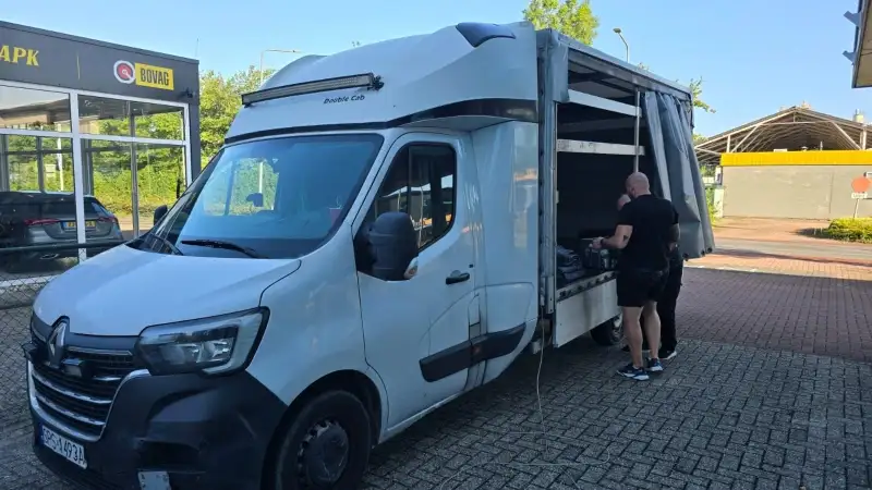 driver packing relocation van
